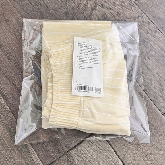 Lululemon Stretch Woven Ruffle-Waist High-Rise Short 9" Upright Stripe Max White - Picture 8 of 8